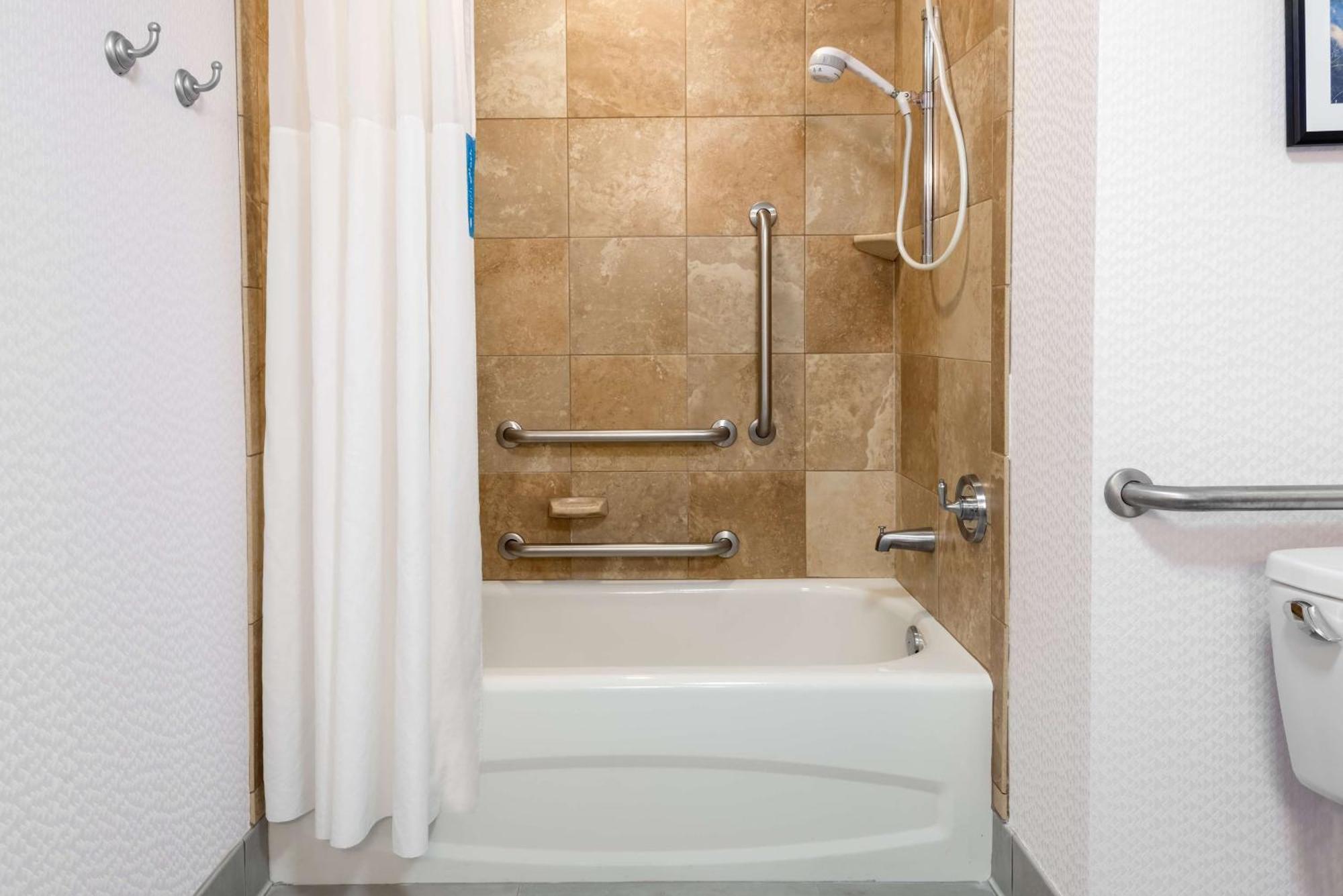 Hampton Inn & Suites Buffalo/Downtown Zewnętrze zdjęcie